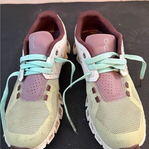 On Running Cloud 5 Ice/Haze Shoes Women’s Size 7.5